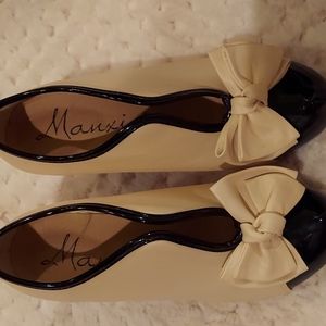 Beautiful size 7 blue and cream heels!